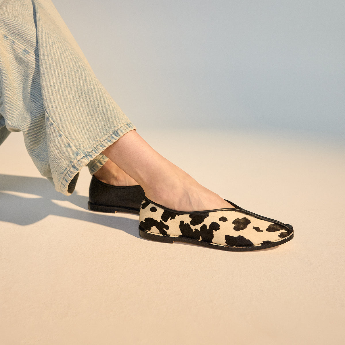Ada Black Cowhide/Black