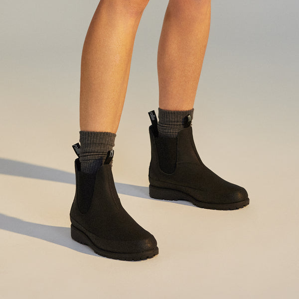 Fields Chelsea Rubberised Black