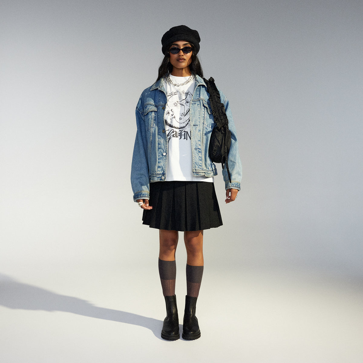 Chelsea Step All Black/Embellish