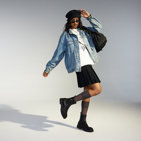 Chelsea Step All Black/Embellish