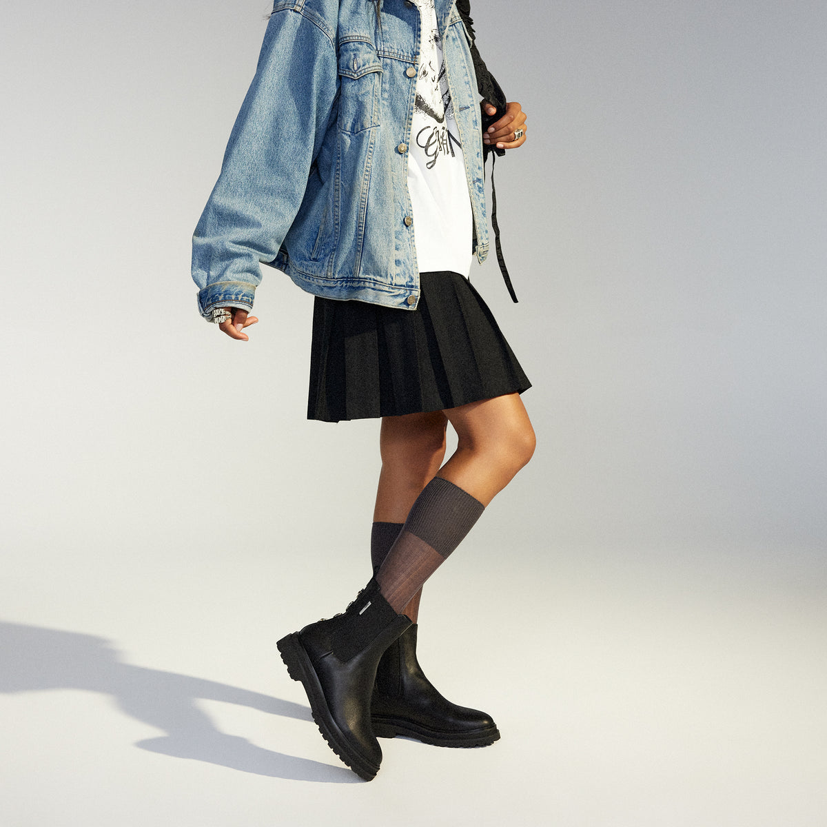 Chelsea Step All Black/Embellish
