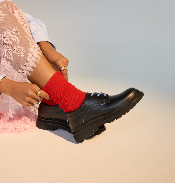 Derby Step Black Sleek