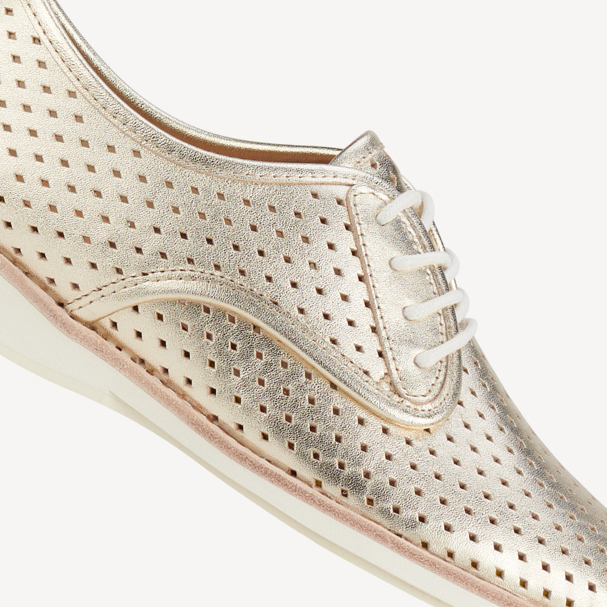 Derby Punch Soft Gold