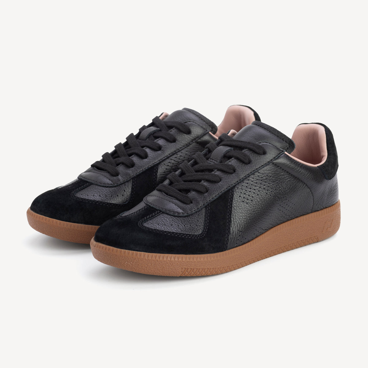 Pace Sneakers – Black/Gum