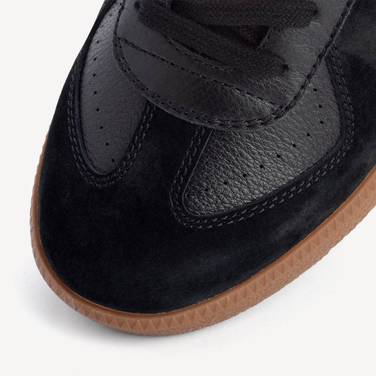 Pace Sneakers – Black/Gum