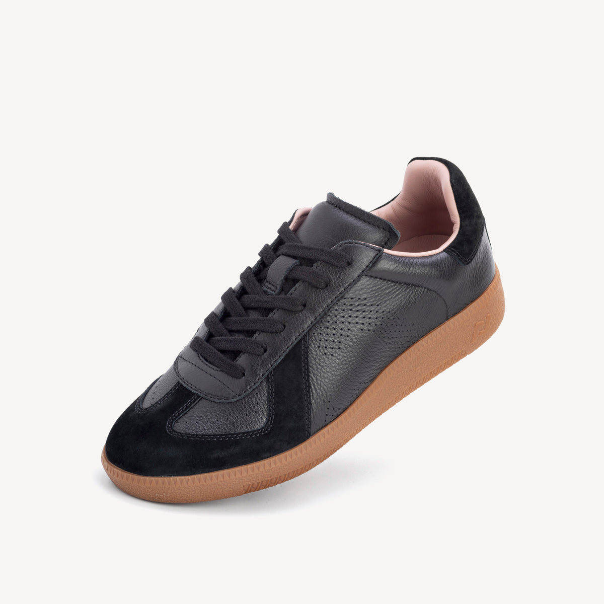 Pace Sneakers – Black/Gum