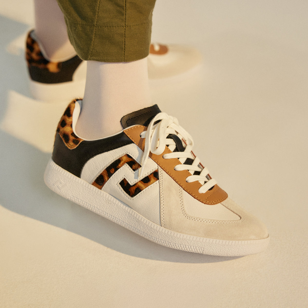 Pace White/Dark Camel Leopard