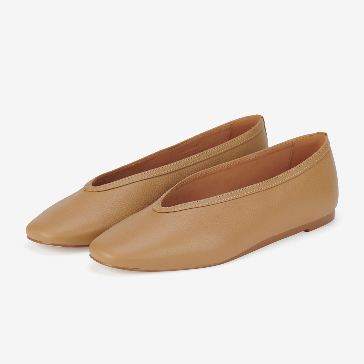 Rollie Ballet V Soft Tan — women's tumbled leather ballet flat, detail view