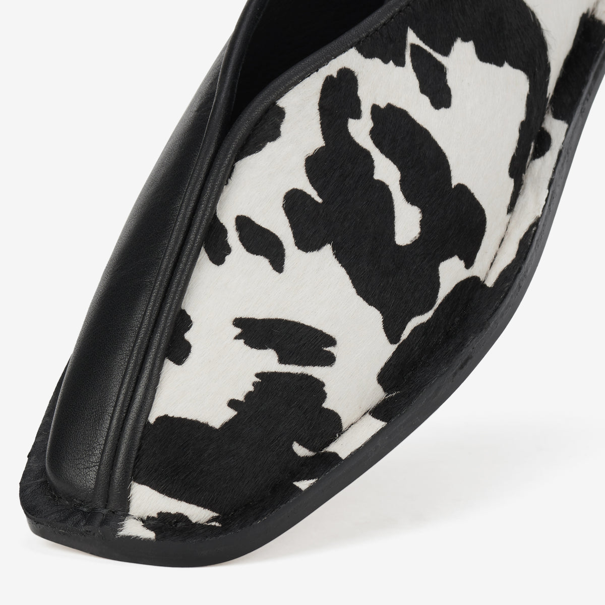 Ada Black Cowhide/Black