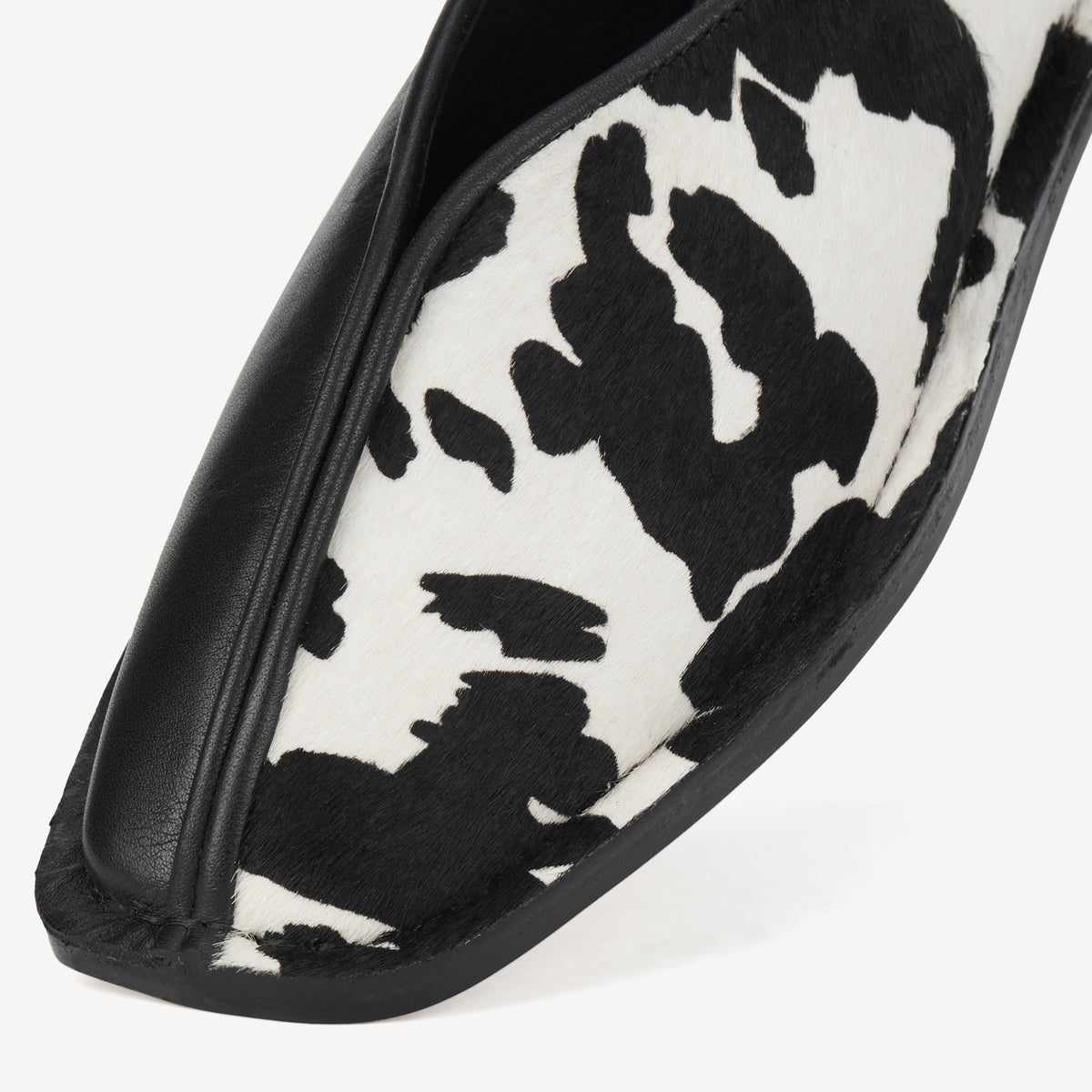 Ada Black Cowhide/Black