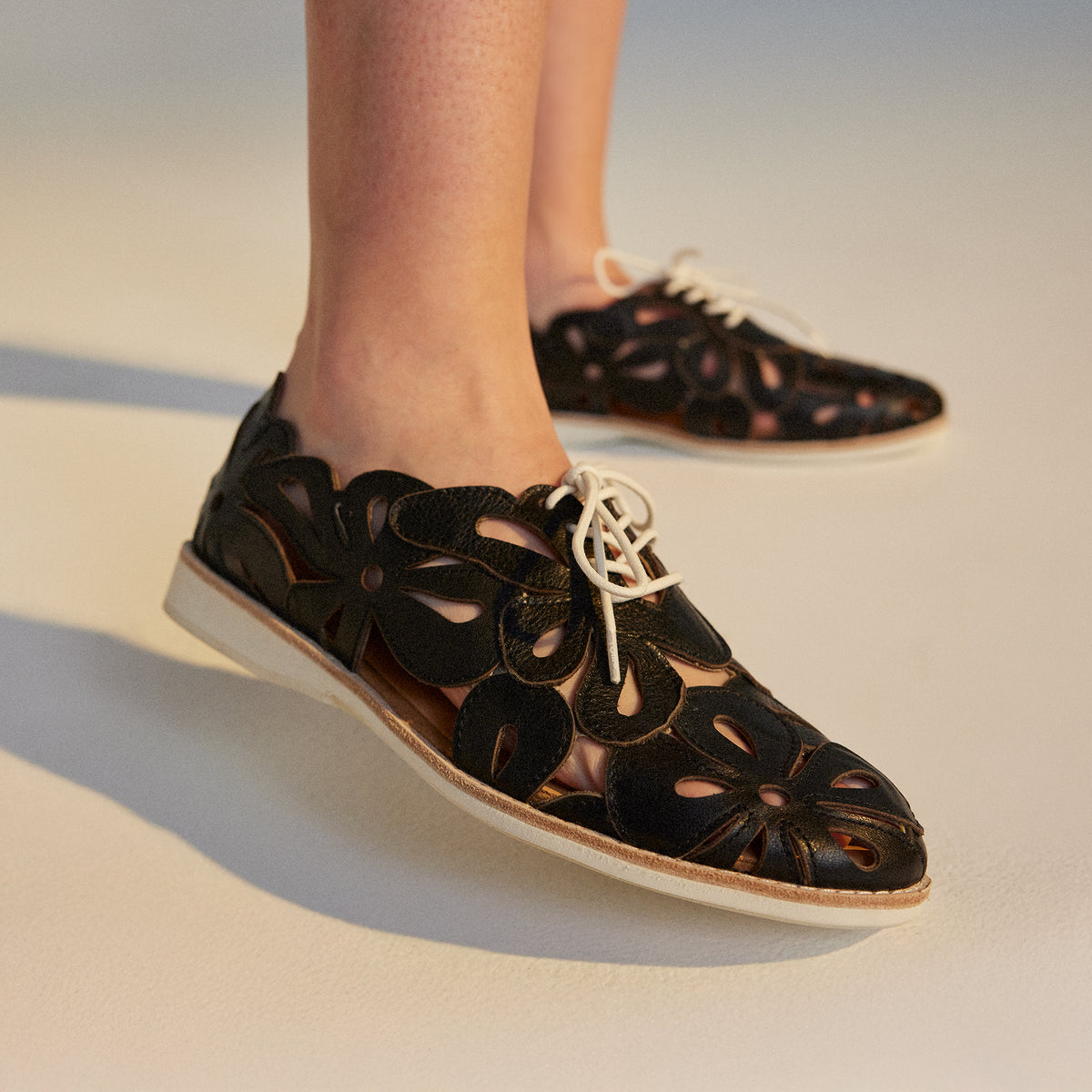 Sidecut Applique Black