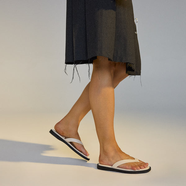 Square Toe Thong Bone/Black