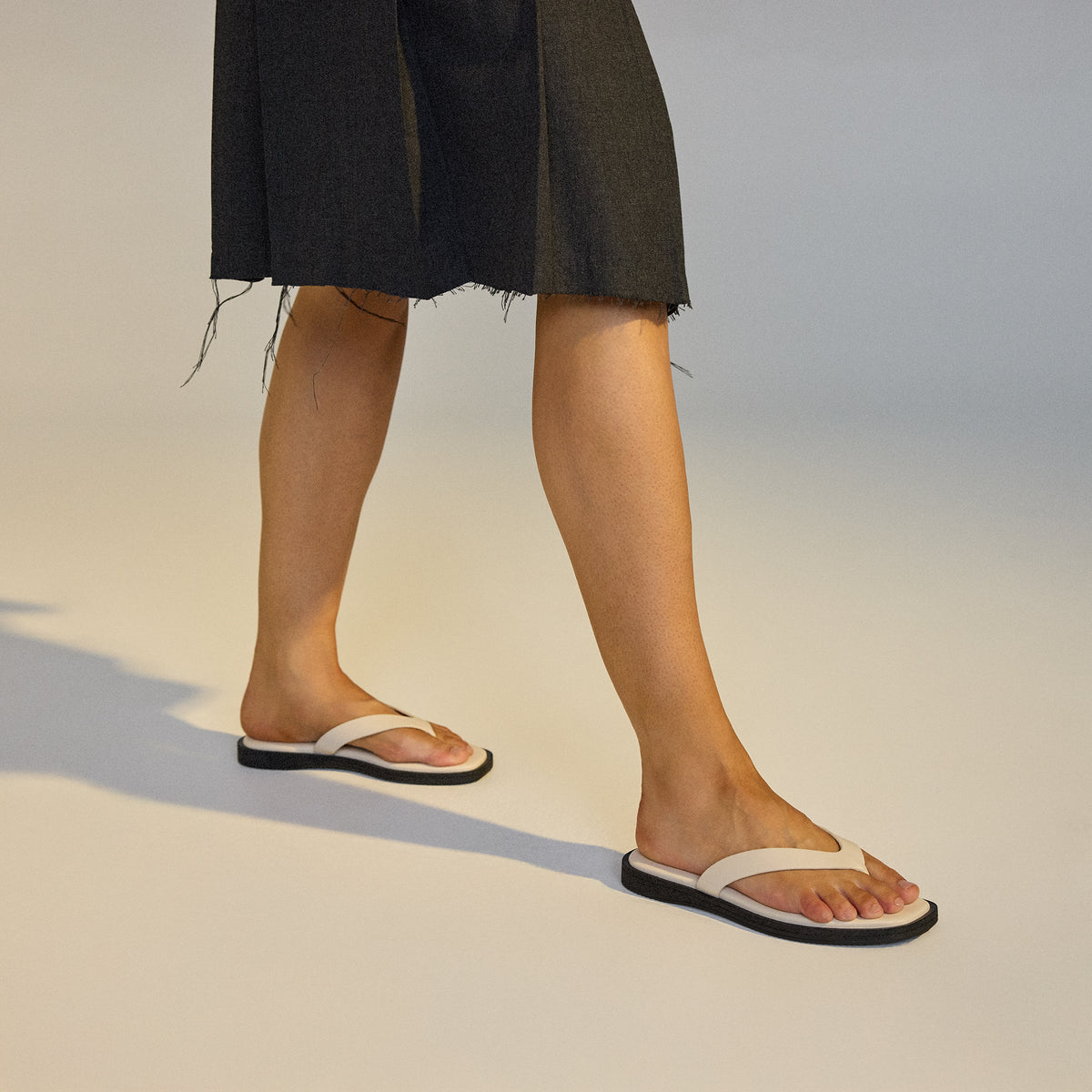 Square Toe Thong Bone/Black