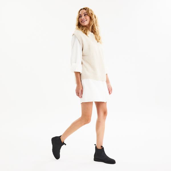 Fields Chelsea Rubberised Black